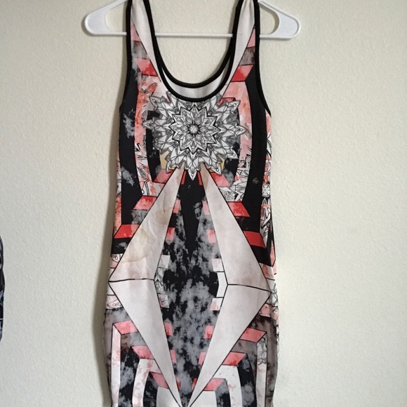 M bodycon dress intricate design, never worn - Picture 2 of 2